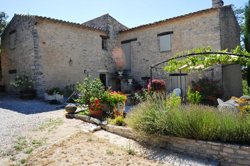 Propriété en pierres du pays - Luberon